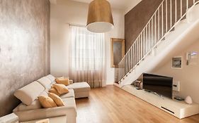 Elena House Gold Apartment
